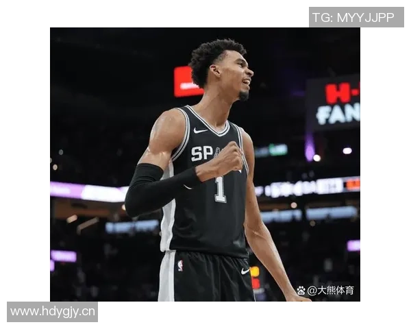 爱德华兹称赞戈贝尔接球能力提升现已能接几乎所有传球